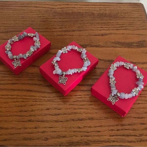 🦋 Avon Stretch Butterfly Bracelet 🦋 - Picture 4 of 4